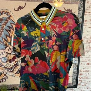 Valentino collar shirt made for Summer sun (Very Nice😉) Size M